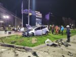 Obelisco: un automovilista alcoholizado chocó contra las vallas y subió a la Plaza de la República