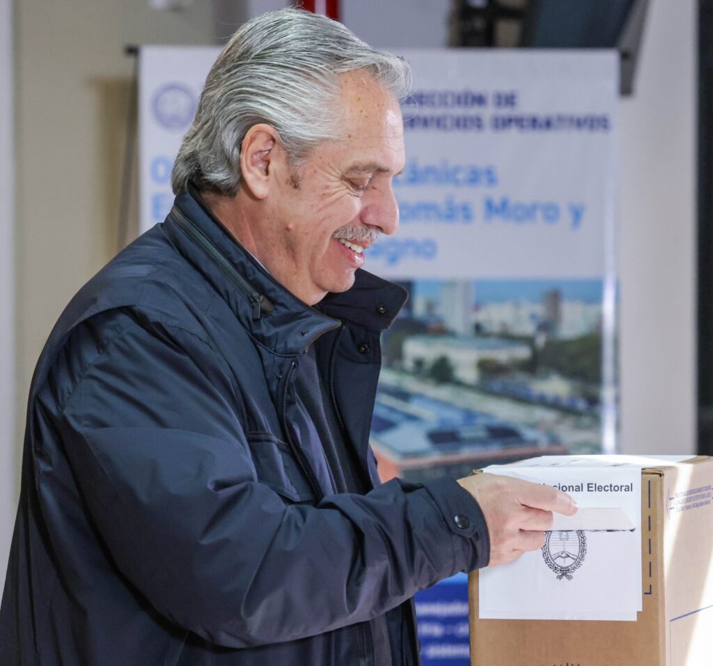 Puerto Madero: votó Alberto Fernández y pidió “que la Argentina siga respetando y cuidando la democracia”