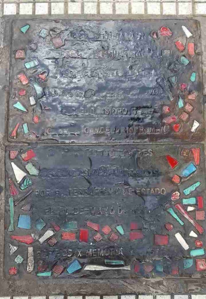 Balvanera: vandalizaron baldosas que recuerdan a detenidos-desaparecidos frente al Partido Comunista