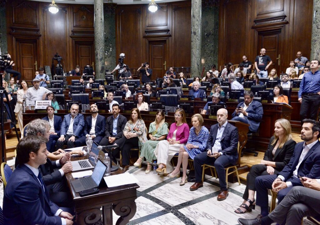 Felipe Miguel hizo su última exposición como jefe de Gabinete en la Legislatura porteña