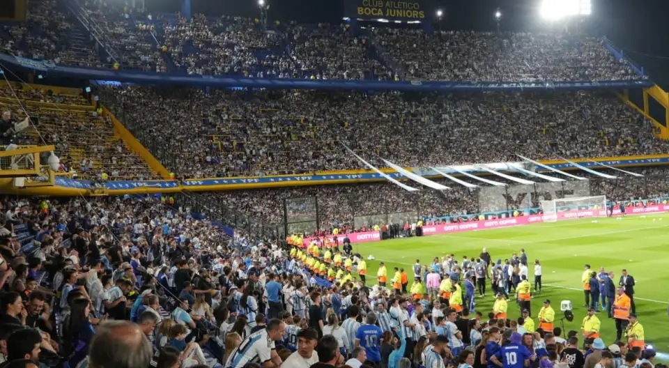 La AGC clausuró La Bombonera por supuesto exceso de aforo y el club denunció “animosidad contra la institución”