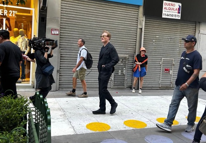 El comediante estadounidense Conan O’Brien caminó por la peatonal Florida