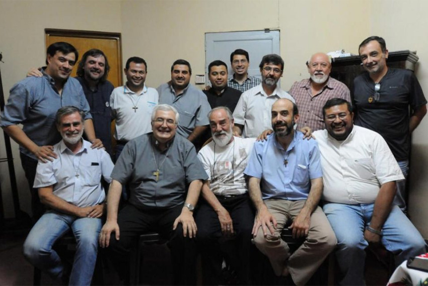 Curas villeros advierten sobre el “peligro” que significa un triunfo de Milei