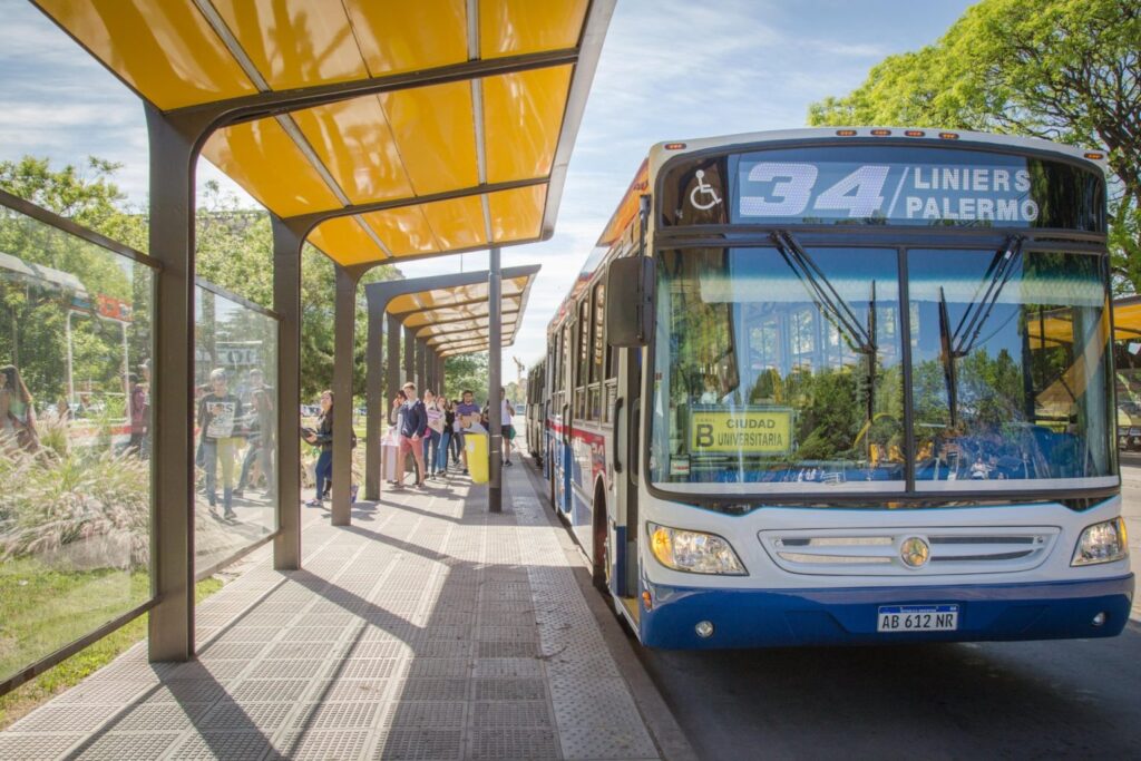 Las líneas 34 y 166 unirán Aeroparque con Liniers y Morón