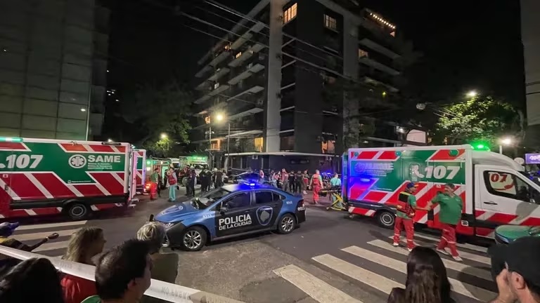 Incendio en una comisaría de Palermo: un interno prendió fuego un colchón y hubo cuatro hospitalizados