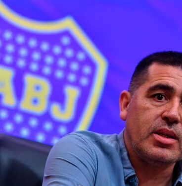 Elecciones en Boca: tras la suspensión, hubo un banderazo en La Boca y Riquelme denunció que Macri quiere privatizar el club