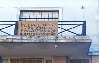 Cartel antisemita en el barrio de Flores