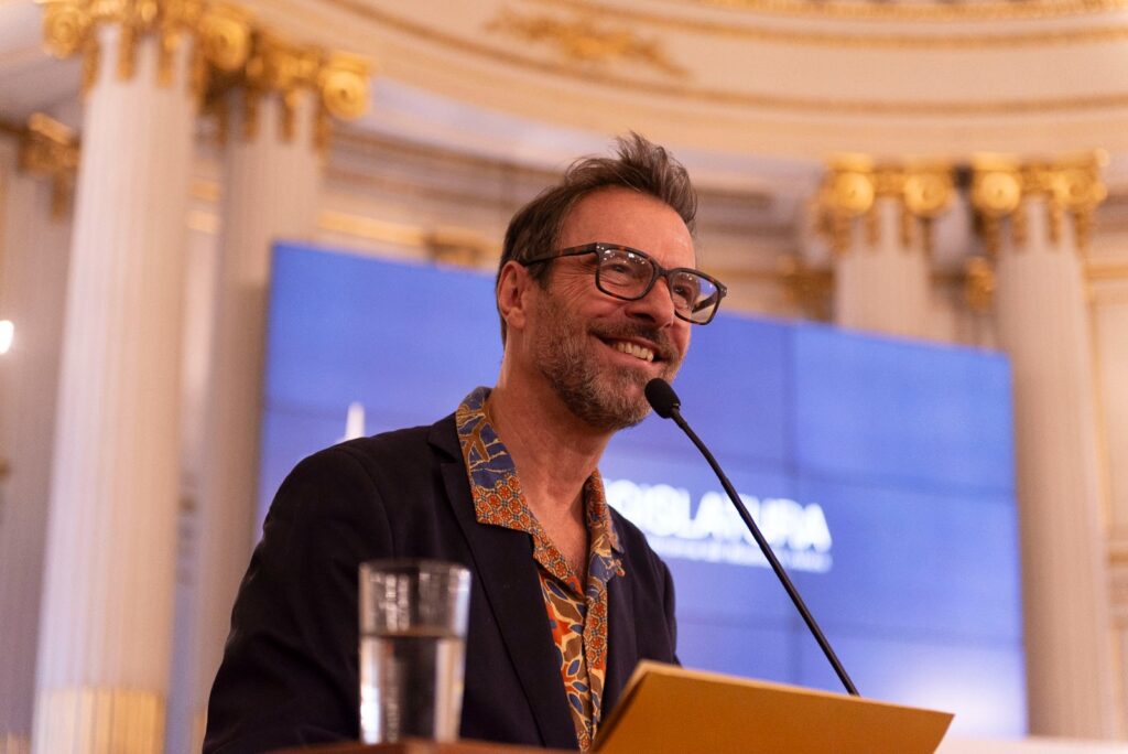 Declararon Personalidad Destacada de la cultura al músico Kevin Johansen