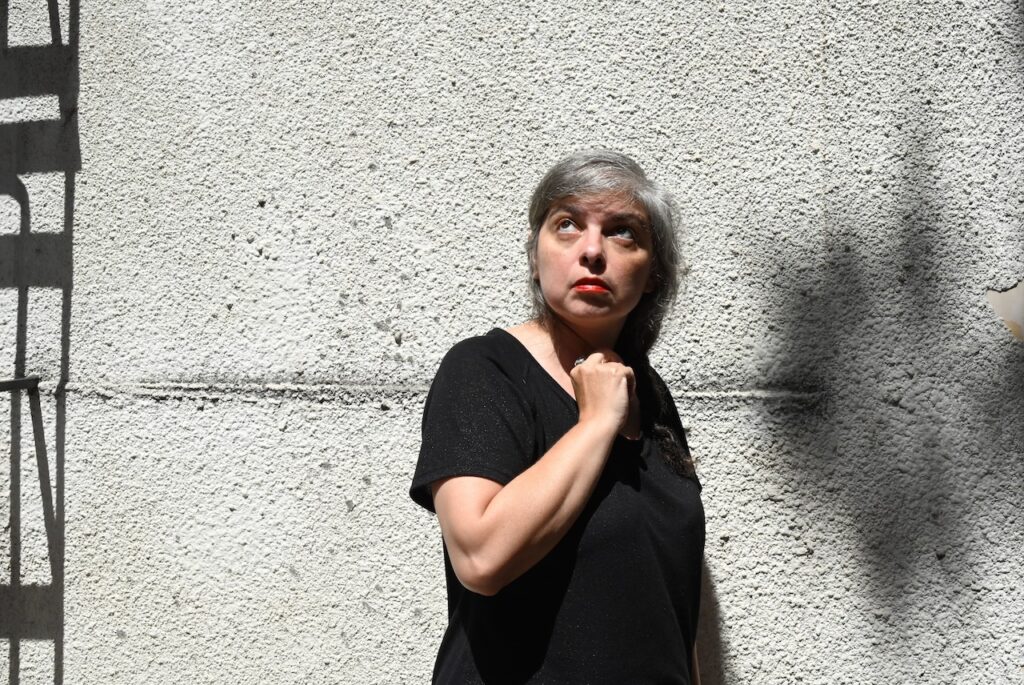 “No traigan flores”, la apuesta teatral de Mariana Enriquez, suma nuevas fechas