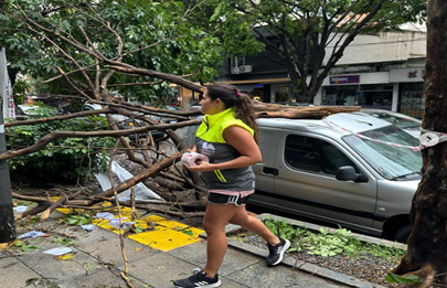 La presidenta comunal recorrió las calles de las zonas afectadas por el temporal