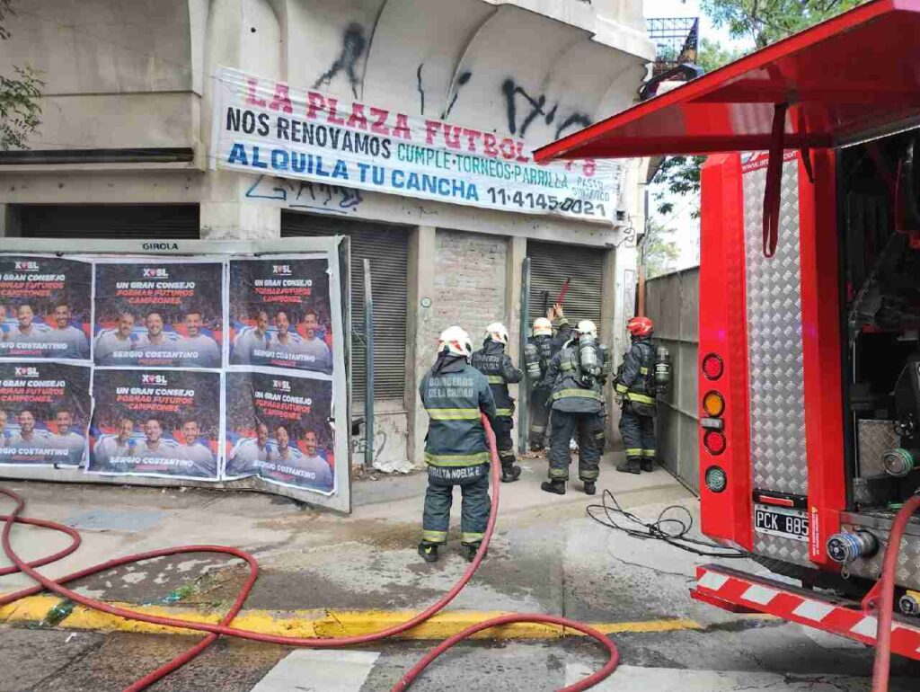 San Cristóbal: incendio en un edificio de Matheu al 1200, sin heridos