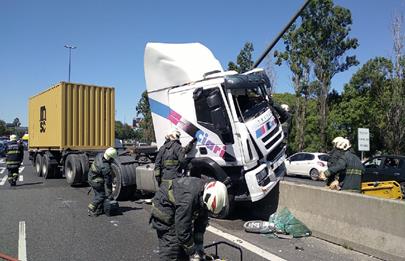Accidente de camión en colectora de General Paz y Dellepiane