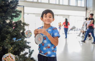En el Garrahan armaron el árbol de Navidad 