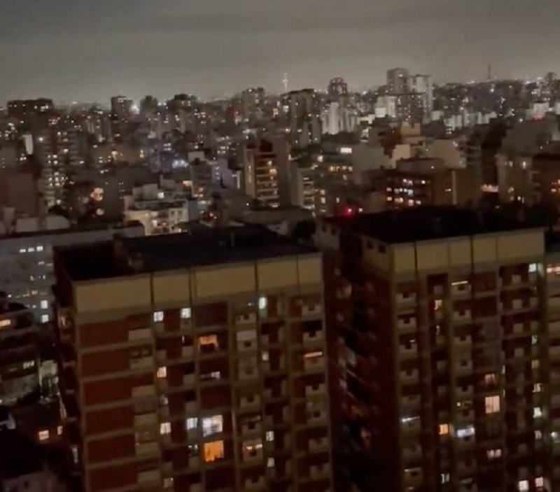 Se registraron cacerolazos en distintos barrios porteños tras el anuncio del DNU de Javier Milei para desregular la economía