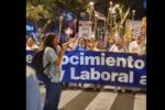 Enfermeros marcharon de Congreso a Plaza de Mayo por su reconocimiento profesional y en repudio al DNU de Milei