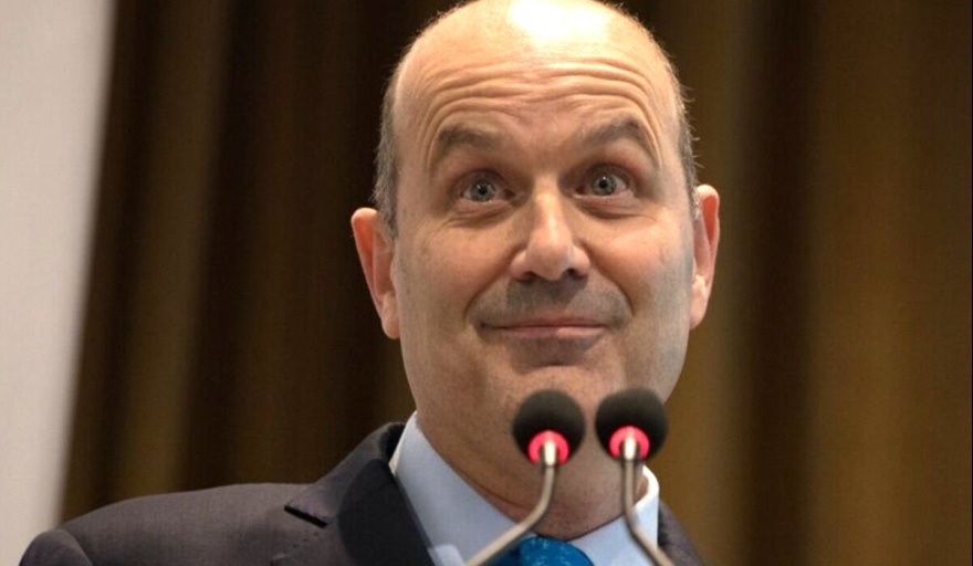 Sturzenegger criticó los cacerolazos y dijo que el DNU sirve para “dar una señal de cambio de rumbo”