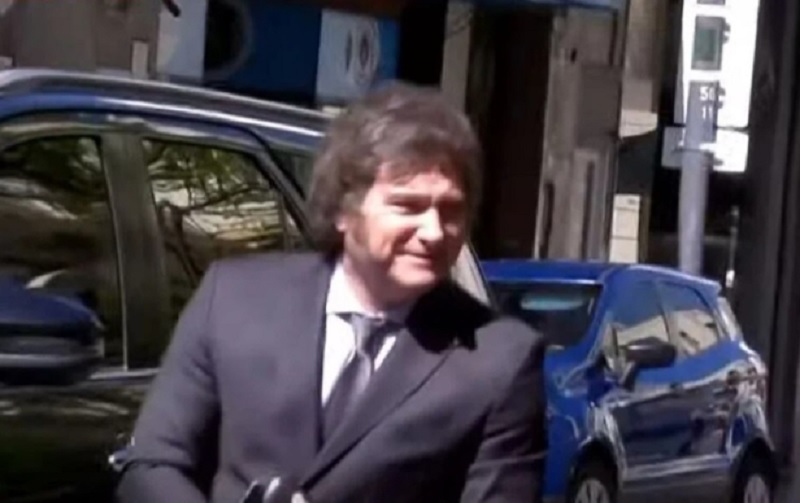 A pocas cuadras de la marcha a Plaza de Mayo, Javier Milei se reunió en el departamento de la PFA con Patricia Bullrich