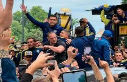 Multitudinaria movilización xeneize en apoyo a Riquelme