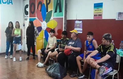 Charla de historia en Coopa, en el barrio Rivadavia