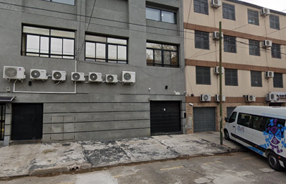 Alarma y evacuación por derrame tóxico en un laboratorio de Mataderos