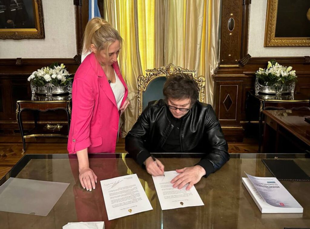 Milei invitó al Papa Francisco a visitar la Argentina