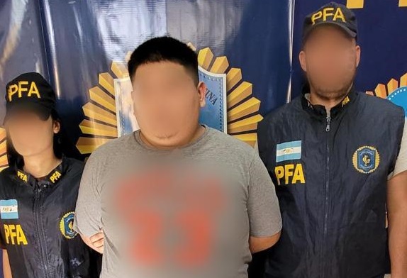 Luego de siete meses prófugo, detuvieron a un hombre acusado de asesinar a su amigo en un boliche de Flores