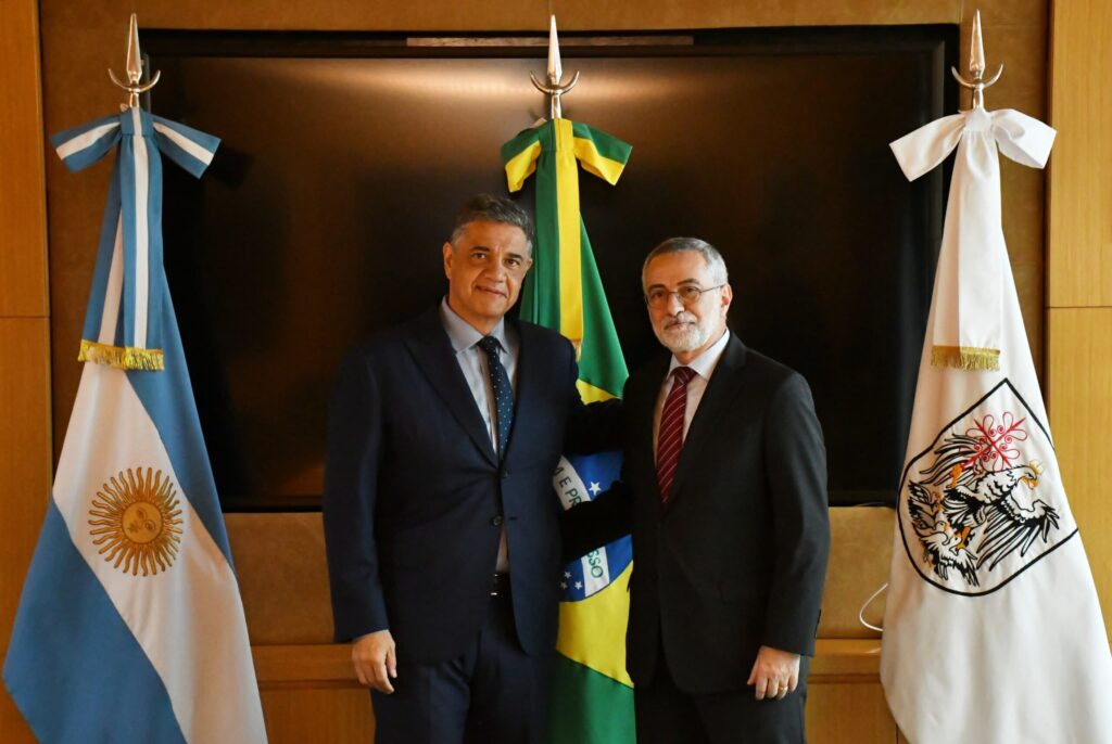Macri se reunió con el embajador Julio Glinternick Bitelli de Brasil