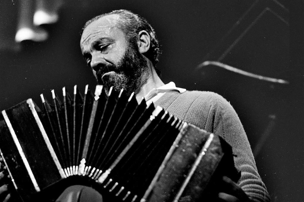 Restauran un arreglo no grabado de “Adiós Nonino” que Piazzolla tocó en el Teatro Colón