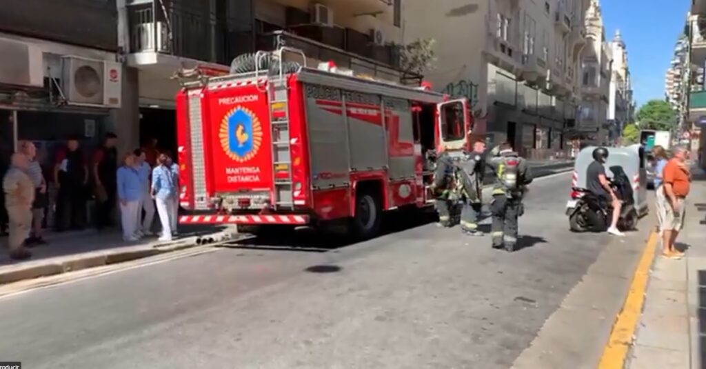 Evacuaron un consultorio médico del centro porteño por un incendio: no hay heridos