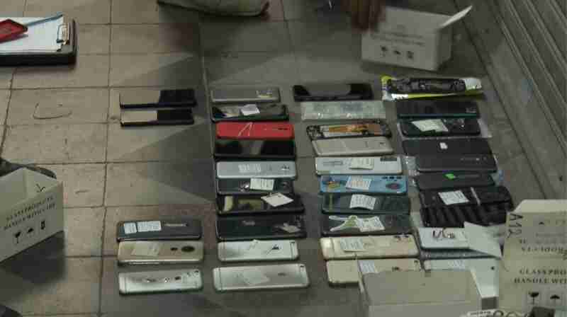 Once: la Policía de la Ciudad realizó allanamientos en locales y secuestró 58 celulares robados