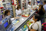 Enmiendan polémico artículo del DNU: se podrá recetar marcas comerciales y permite vender fuera de farmacias sólo analgésicos y antiácidos