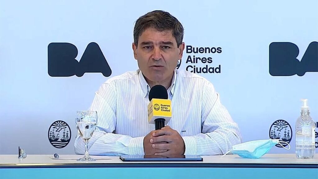 Fernán Quirós dijo que el aumento de casos de Covid-19 es estacional y recomendó estar vacunados