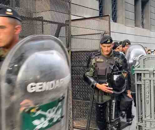 Ley Ómnibus: despliegue policial en los alrededores del Congreso y se anunció una vigilia de movimientos sociales