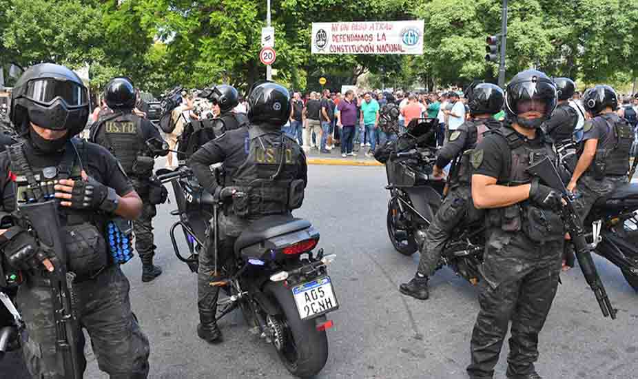 La justicia pide que la marcha del 24 sea con la policía identificada