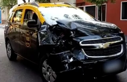 Choque entre un taxi y un patrullero en Barracas