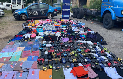 Violación a la ley de marcas: incautan prendas apócrifas en la Comuna 8
