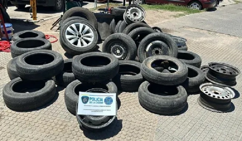 Barracas: detuvieron a un mantero acusado de vender cubiertas y llantas robadas