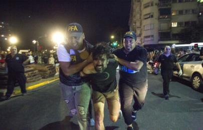 El presidente de la comuna 8 repudió la represión policial en Congreso