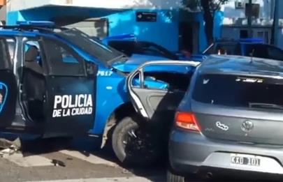 Policía porteño  alcoholizado provocó un choque con varios heridos