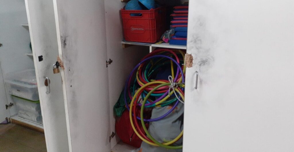 Convocan a un abrazo ante un nuevo robo de computadoras y destrozos en la Escuela Provincia de Santa Fe y en el jardín Pablo Picasso