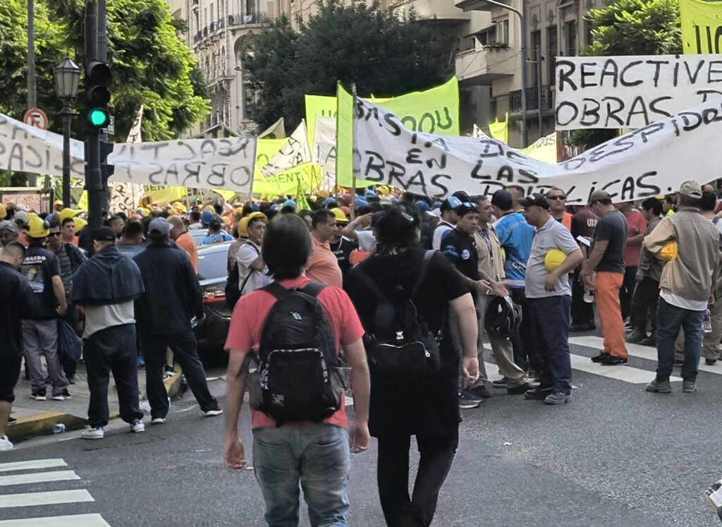 Congreso: UOCRA protestó frente a la Secretaría de Trabajo y denunció más de 50.000 despidos