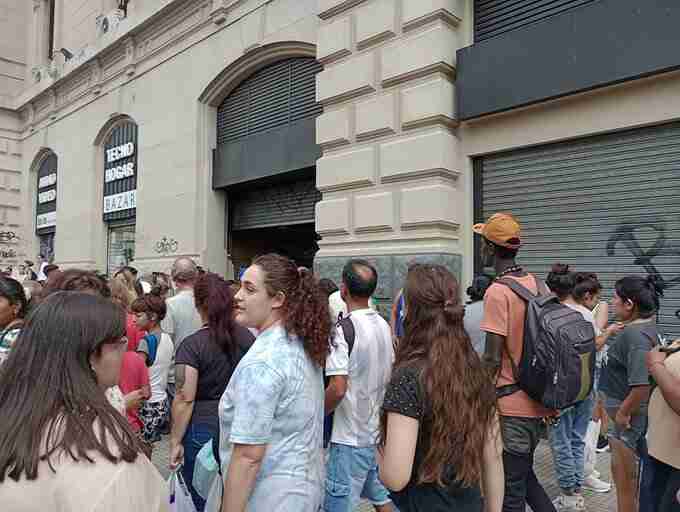 Hubo una falsa amenaza de bomba en la estación Once que afectó el servicio