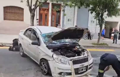 Un hombre y su bebé de 1 año fueron hospitalizados después de un choque en Flores