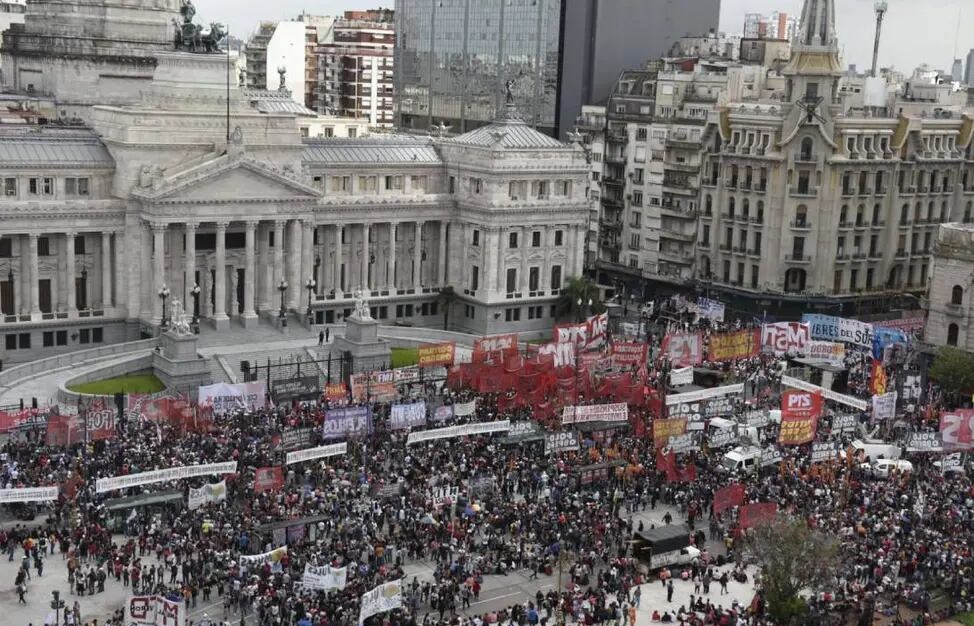 Movimientos sociales anuncian protestas frente al Congreso para cuando Javier Milei inaugure el periodo ordinario de sesiones