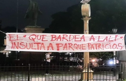 En las calles de Parque Patricios se ve el apoyo a Lali Espósito