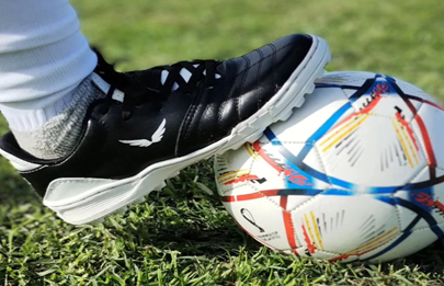 Manguz la fábrica botines de fútbol de cuero de Villa Soldati