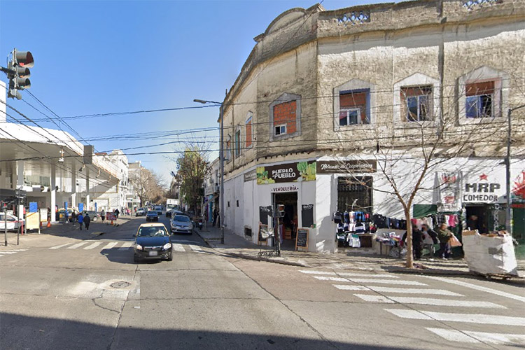 En Constitución dos jóvenes extranjeros fueron baleados por un individuo que se dio a la fuga