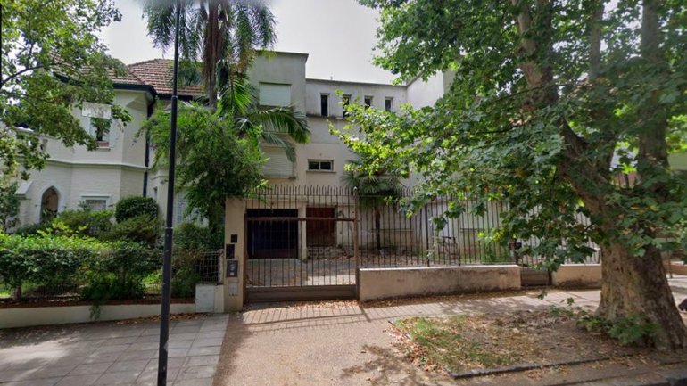 Una casona abandonada en Belgrano R es señalada por los vecinos como un foco latente de dengue en el barrio