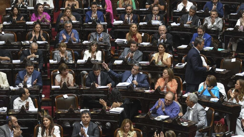 El Gobierno de Milei llamó “traidores” a los diputados que rechazaron la Ley Ómnibus: “Decidieron seguir haciéndole el juego a la casta”