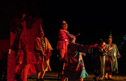 En marzo continua el teatro callejero nocturno en Parque Avellaneda